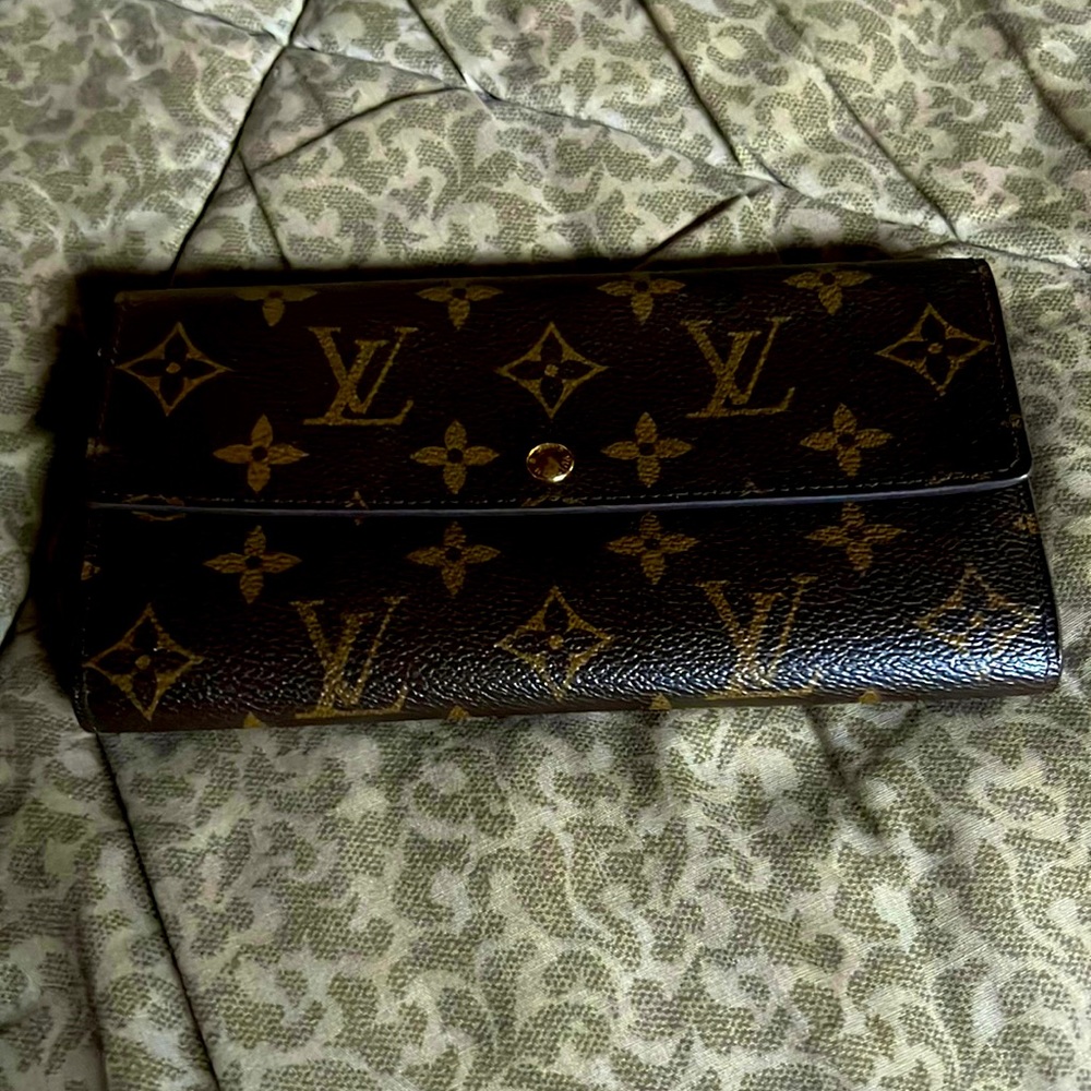 LV Sarah Long Wallet